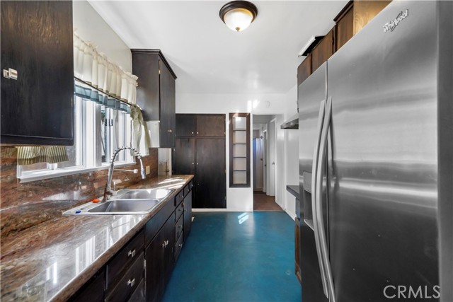 11737 Blythe Street photo 6