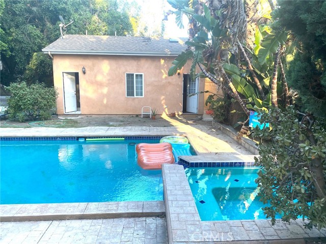 4390 Irvine Avenue photo 3
