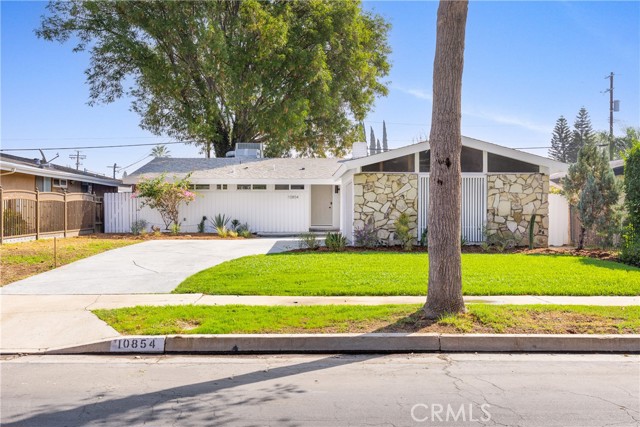 10854 Debra Avenue photo 2