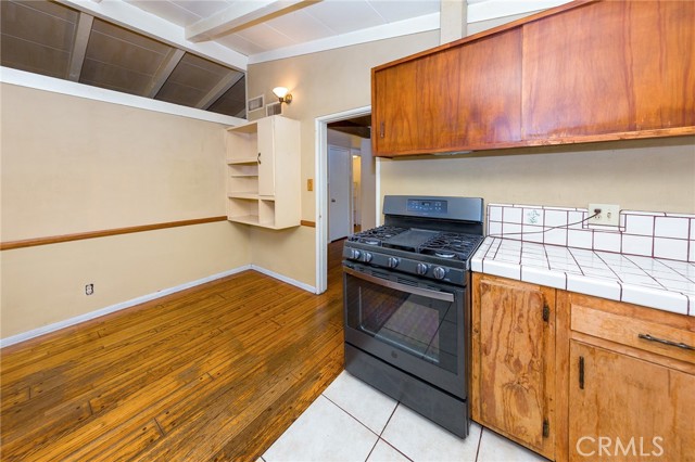 14214 Cohasset Street photo 8