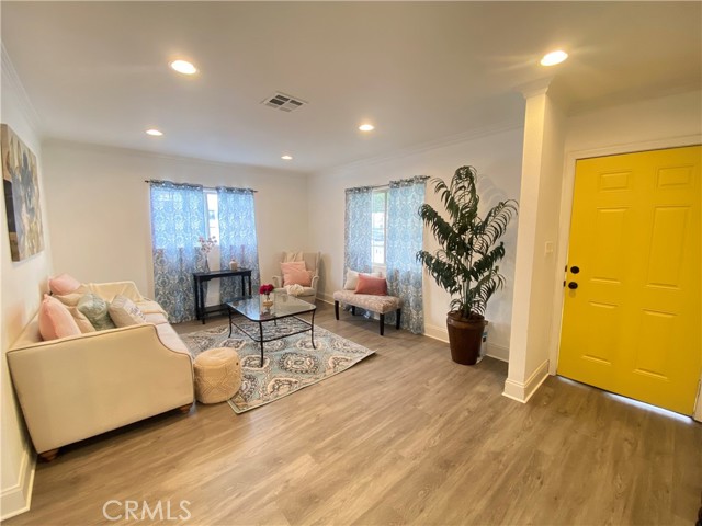 13378 Louvre Street photo 5
