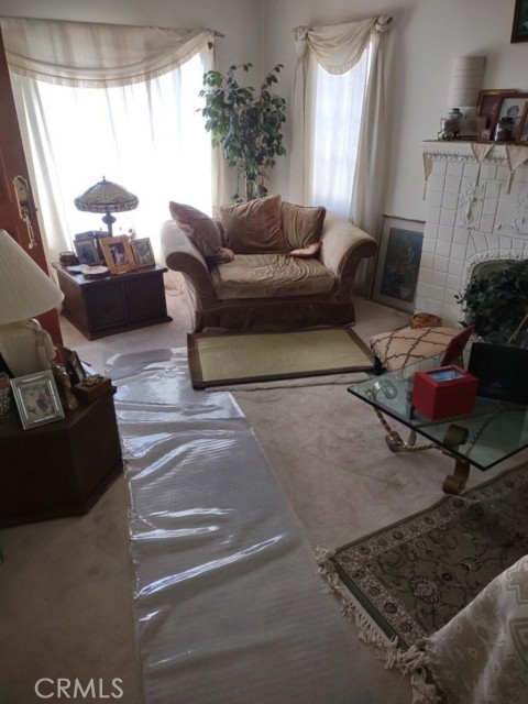 Image 3 of 12 For 1516 Carmona Avenue