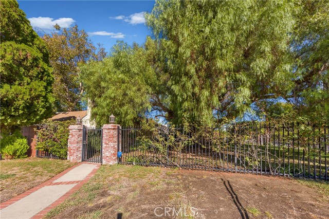 6001 Corbin Avenue photo 1