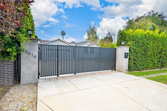 13614 Addison Street photo 2