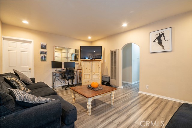 6923 Tampa Avenue photo 5