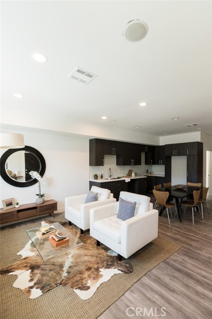 14827 Victory Boulevard photo 5