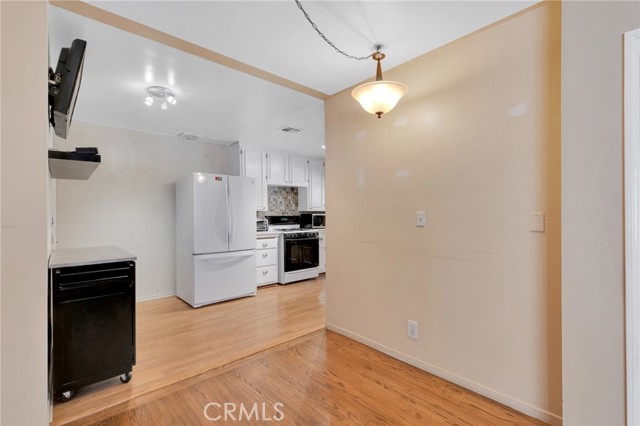 14933 Tupper Street photo 7