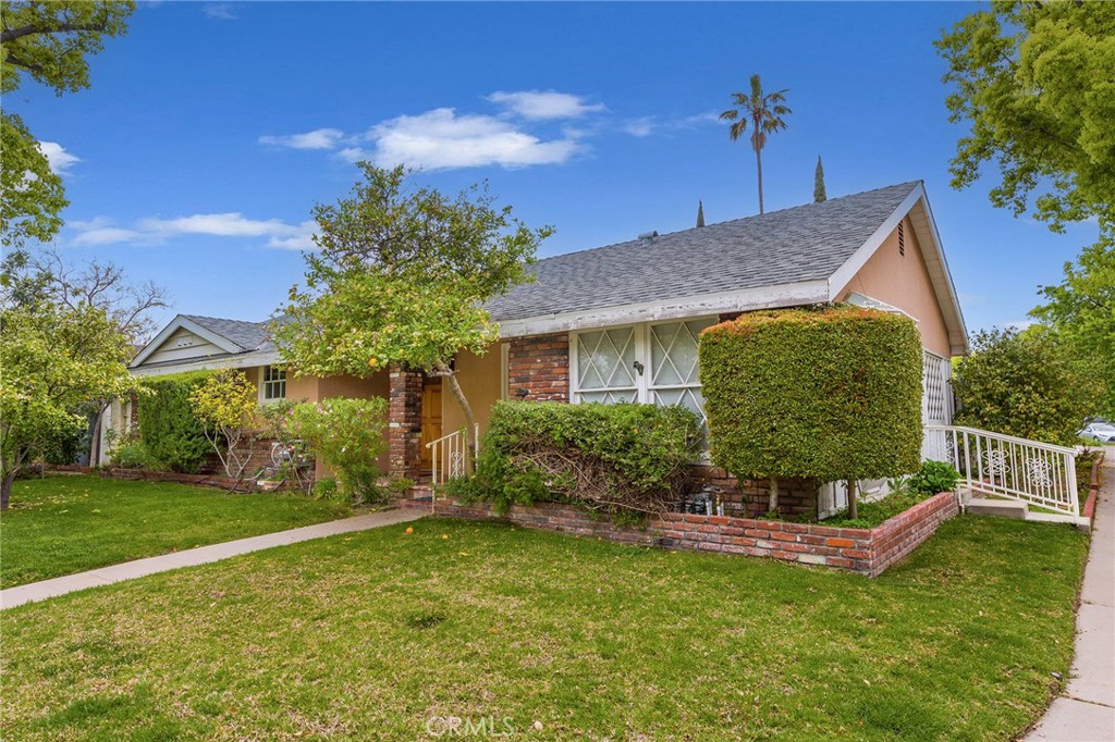 17405 Lull Street, Northridge, CA 91325