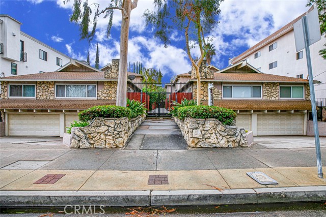 15216 Magnolia Boulevard, 8 photo 1