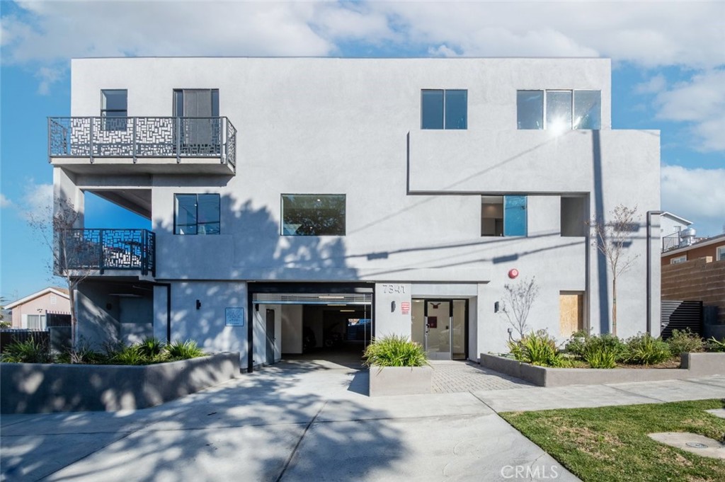 7341 Valmont Street 103, Tujunga, CA 91042