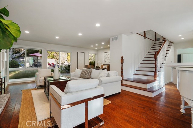 5610 Valerie Avenue photo 2