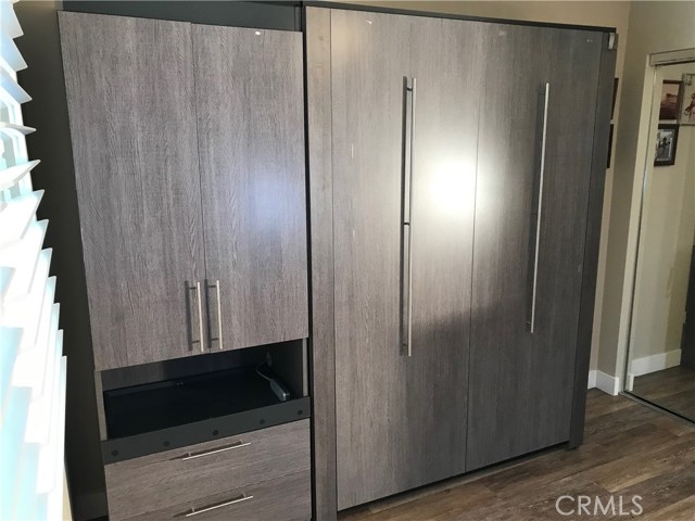 Murphy bed - fully enclosed