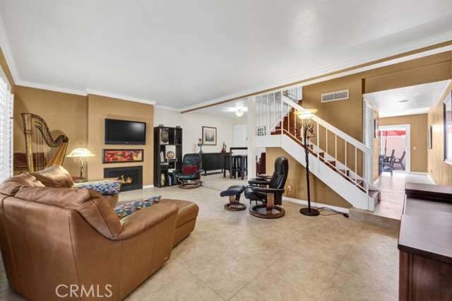 5644 Etiwanda Avenue, 2 photo 3