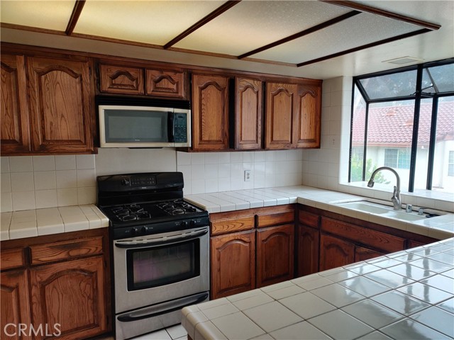 5727 Etiwanda Avenue, 3 photo 6
