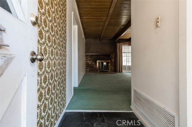 8514 Corbin Avenue photo 3