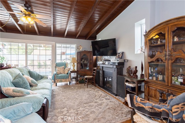 9241 Woodale Avenue photo 3