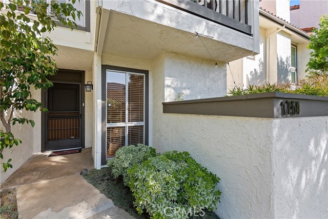 1754 Palisades Drive Pacific Palisades, California Beautiful View Townhome Near the Top of Pacific Palisades Highlands.
Minutes from Malibu, beaches, and Palisades Village this is the perfect retreat with lots of natural light and high ceilings.
The first level features 2 bedrooms -a master suite with en-suite bathroom, huge walk in closet and a large patio-plus an office/bedroom with a separate bathroom.
The main level which you access through the attached garage features a large living room w/balcony & gorgeous views ,fireplace, dining room, and upgraded kitchen with eat in area and stainless steel appliances including Refrigerator, dishwasher and wine fridge.
Top level is a 2nd master bedroom with its own fireplace ,balcony, closets and en- suite bathroom. The space can also be used as a family room or office space.
Community features a pool, spa, gym, tennis courts.
Added bonus is the private park nearby which is accessed by a FOB and has a baseball diamond, play area for children, and off leash dog park at certain hours of the day.