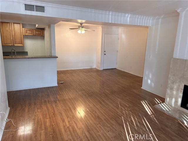 5325 Newcastle Avenue, 106 photo 7