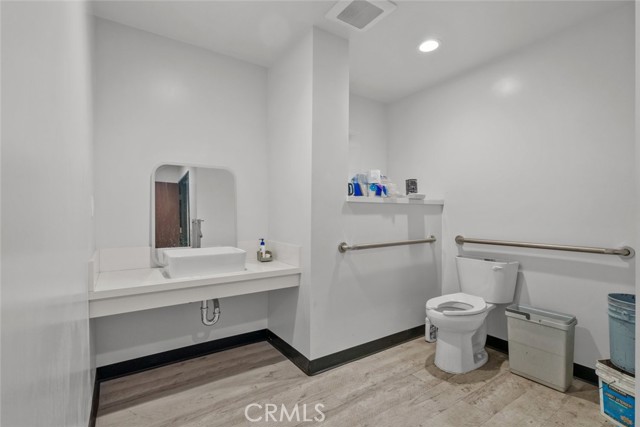 5066 Lankershim Boulevard photo 7