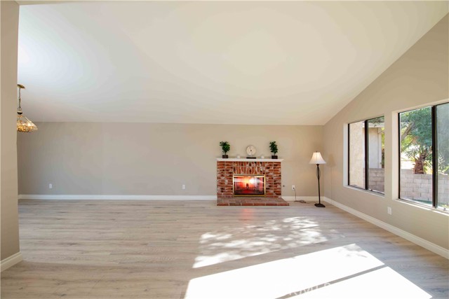 18517 Labrador Street photo 7
