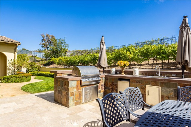 outdoor kitchen