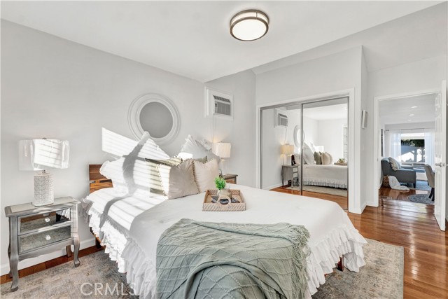 6952 Winnetka Avenue photo 4