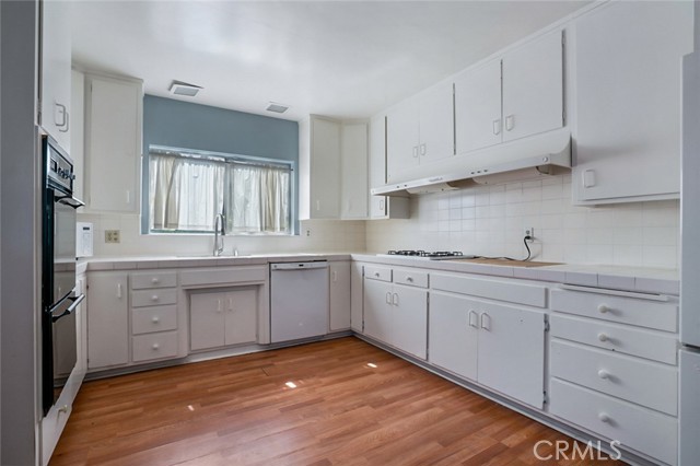 4844 Petit Avenue photo 5