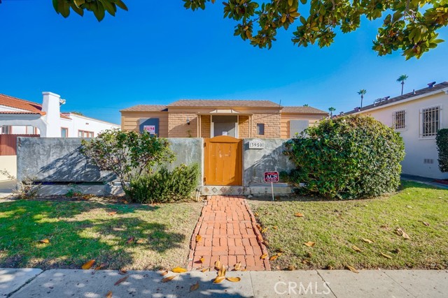 Detail Gallery Image 1 of 1 For 3950 Huron Ave, Culver City,  CA 90232 - 2 Beds | 2 Baths