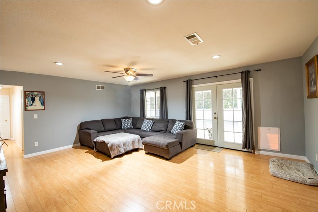 13619 Shablow Avenue photo 3