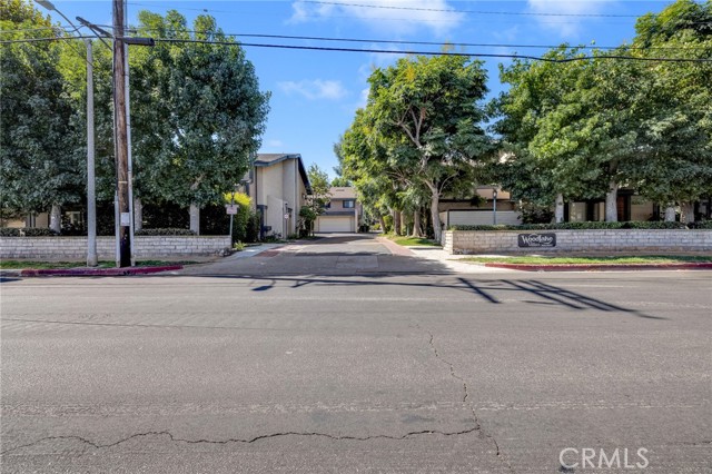 18836 Hatteras Street, B photo 3