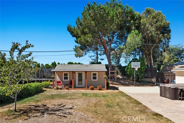 Detached Studio & Basket ball Court