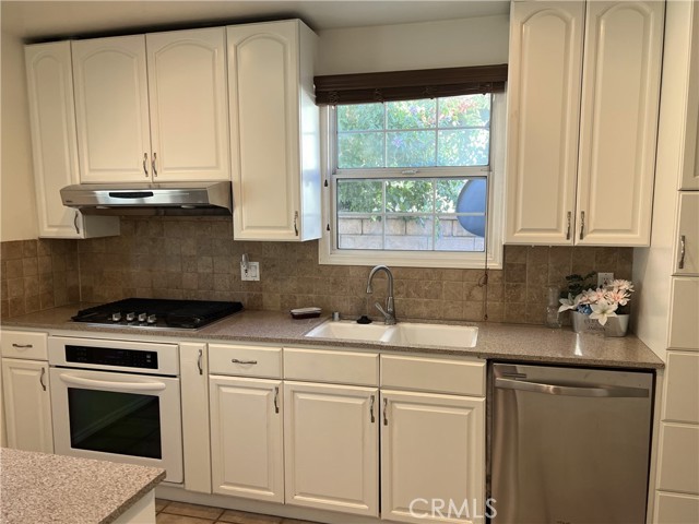 22301 Gifford Street photo 5