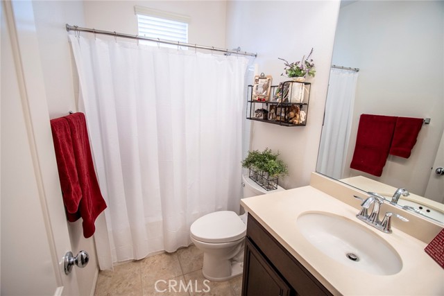 Downstairs full bathroom.