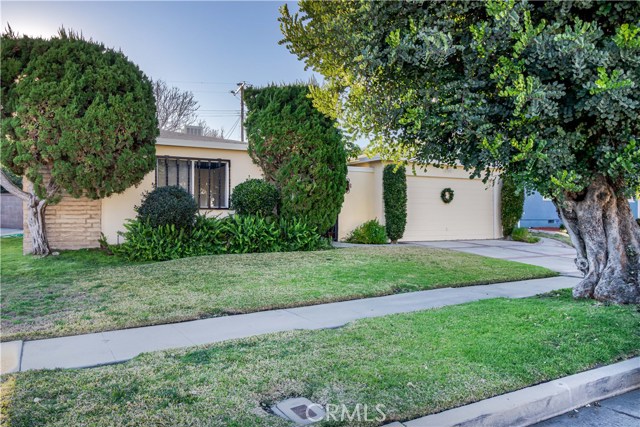 Photo of 8181 Mammoth Avenue, Panorama City, CA 91402