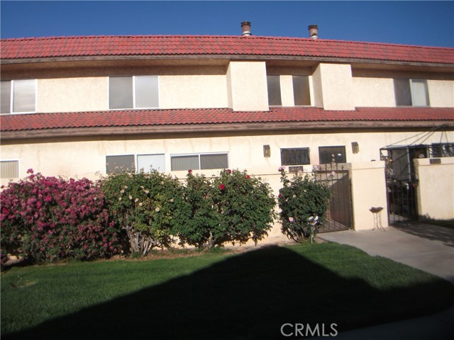 2104 El Domingo Circle Lancaster, California Freshly Remodeled home. With Granite counter tops in kitchen and tile floor. Both bathrooms remodeled with tile shower enclosures and granite counter tops. Two bedrooms located upstairs with full bed and bath down stairs. Fireplace in living room and bamboo flooring in living area with new carpet in bedrooms and up stairs. fantastic value with very low HOA fees.