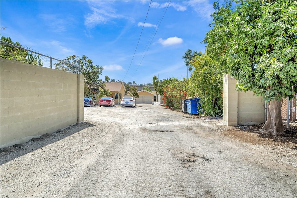 10404 Foothill Boulevard, Lakeview Terrace, CA 91342