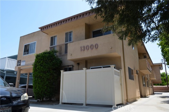 13000 Moorpark Street photo 1