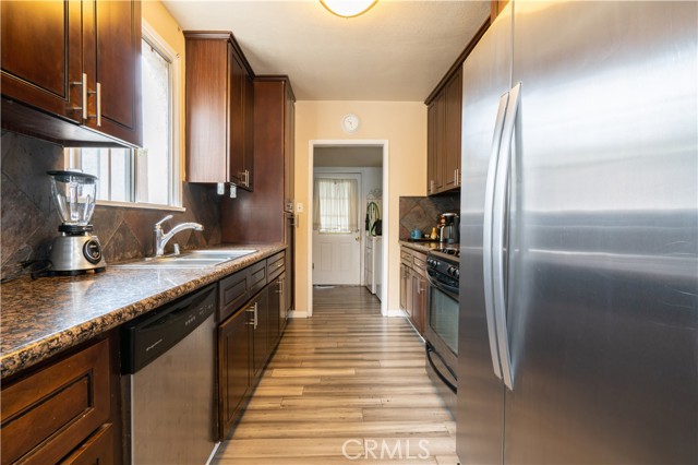 6923 Tampa Avenue photo 8