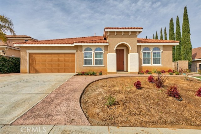 40035 Bluff Court Palmdale, California Great single story, cul-de-sac home! Very open layout with 4 bedrooms, plus den/office. Good size bedrooms with ceiling fans in every room. Central A/C and evaporative cooler; Fireplace in family room. Spacious kitchen with stainless steel appliances, walk-in pantry, eating area or extra long bar. New carpet throughout. Laundry room has sink and cupboards. Over-sized garage. Drought tolerant landscaping. Move-in ready!