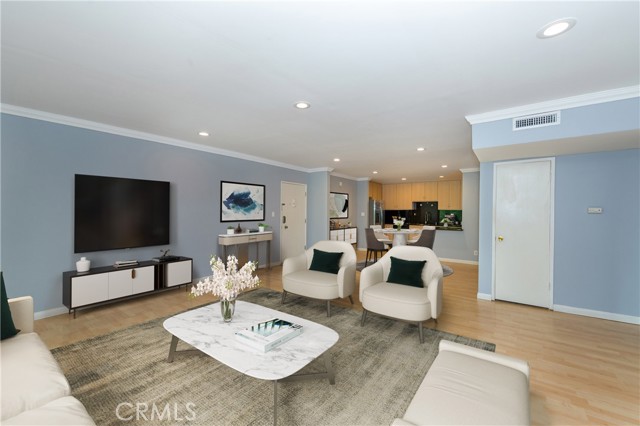5315 Zelzah Avenue, 16 photo 8