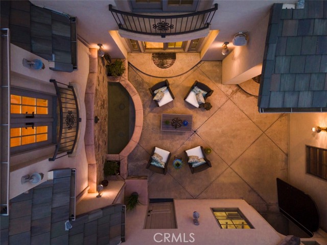 Cozy Courtyard at the heart of this home