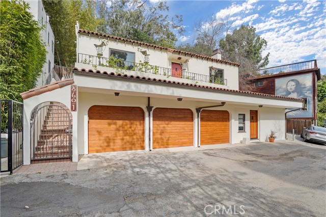 8601 Crescent Dr, Los Angeles, CA 90046