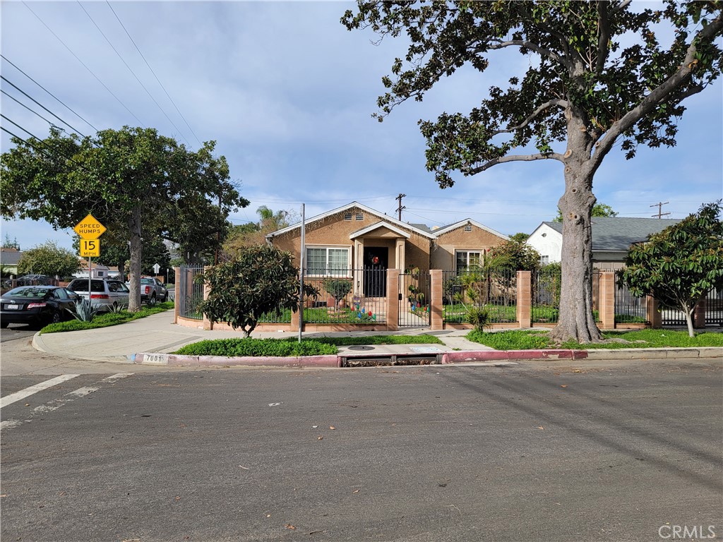 7001 Natick Avenue, Van Nuys, CA 91405