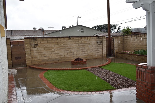 Rest of back yard with artificial turf & gravel.