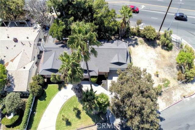 8057 Bellaire Avenue photo 4