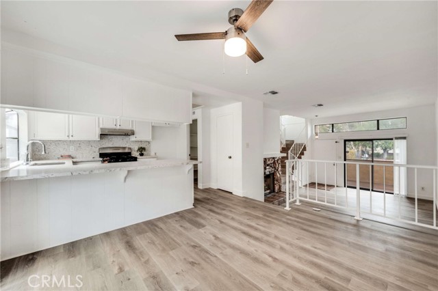 13901 Sayre Street, 7 photo 5