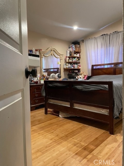 12986 Glenoaks Boulevard photo 4