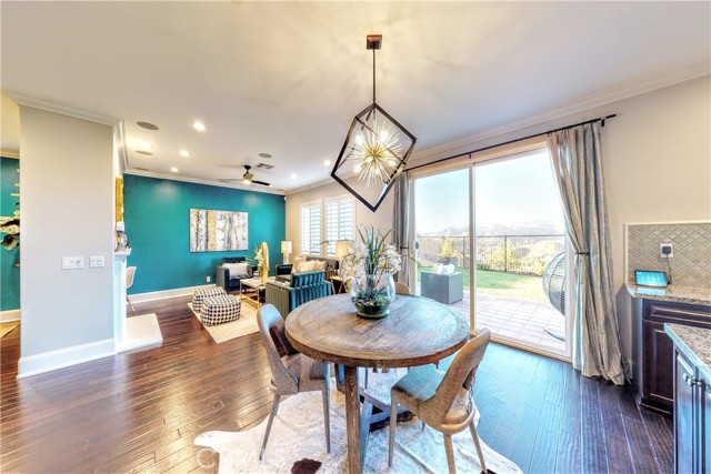 Breakfast Area--Family Room