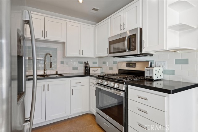 14937 Dickens Street, 206 photo 6