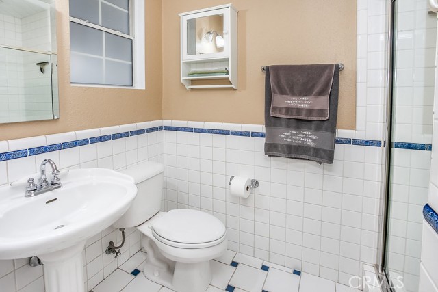 21007 Strathern Street, Canoga Park (los Angeles), CA, 91304 21007 Strathern Street, Canoga Park (los Angeles), CA, 91304